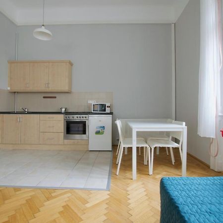 Budget Apartment By Hi5 - Palace Quarter Budapest Exterior photo